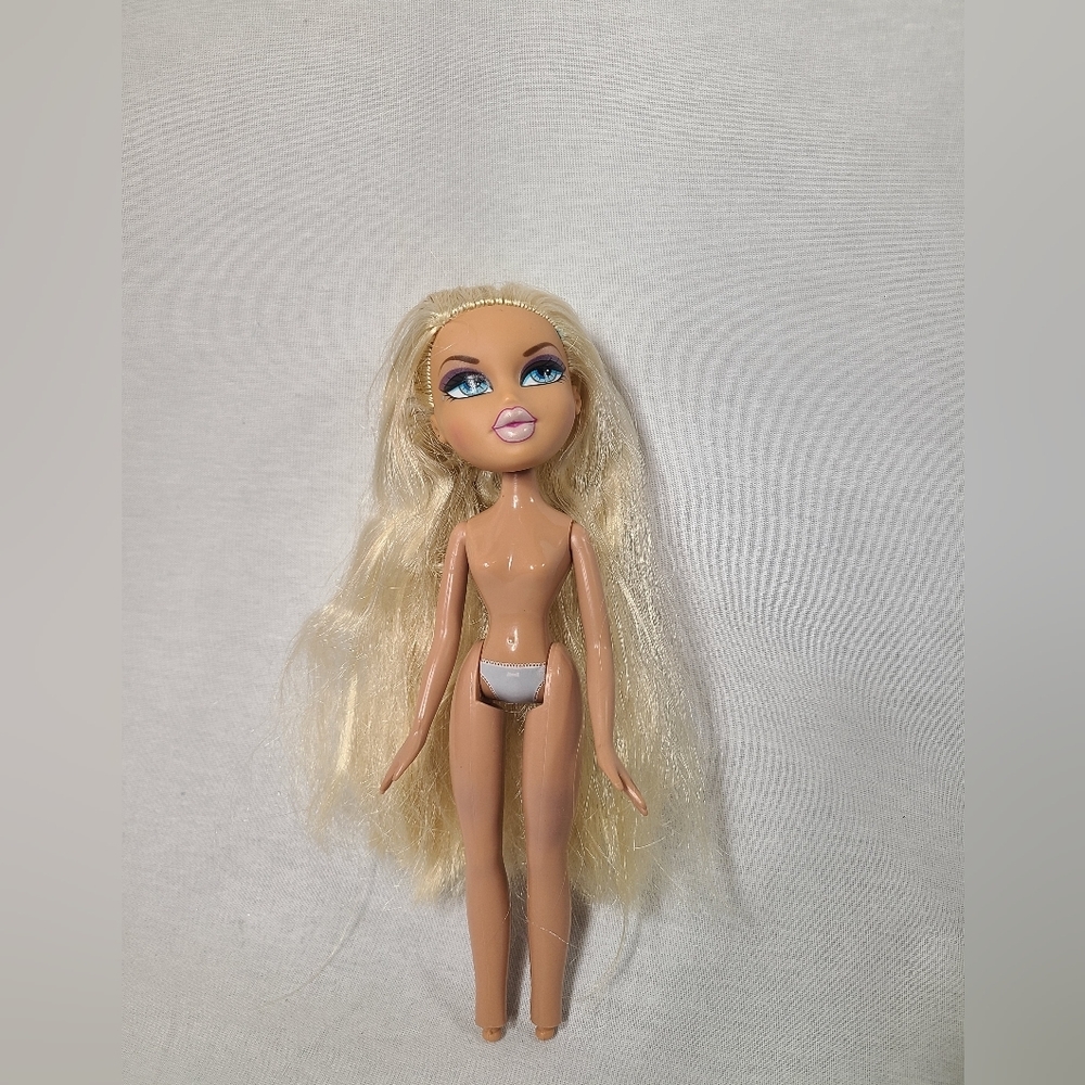 Bratz Forever Diamondz Cloe Doll Blonde MGA